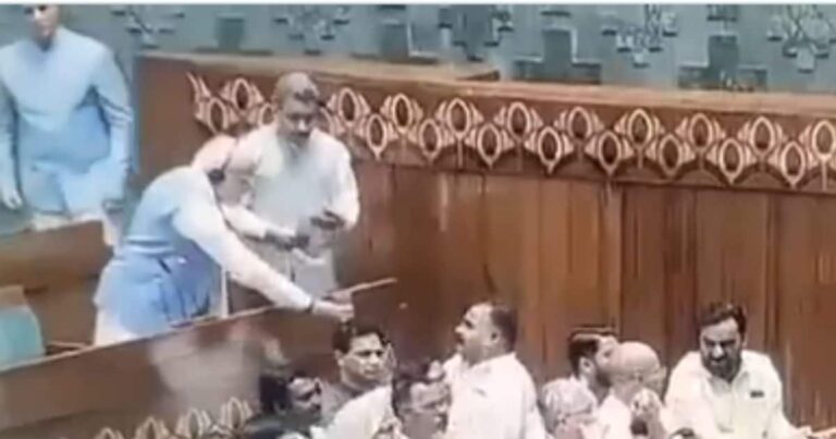 विपक्षी सांसद सदन में कर रहे थे नारेबाजी, पीएम मोदी ने थमा दिया पानी का गिलास, देखें वायरल Video
