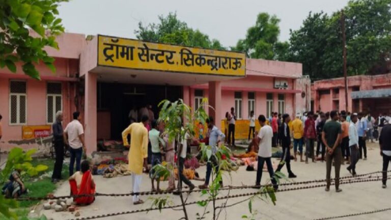 Hathras News: UP के हाथरस में बड़ा हादसा, सत्संग के दौरान मची भगदड़, 120 से ज्यादा की मौत