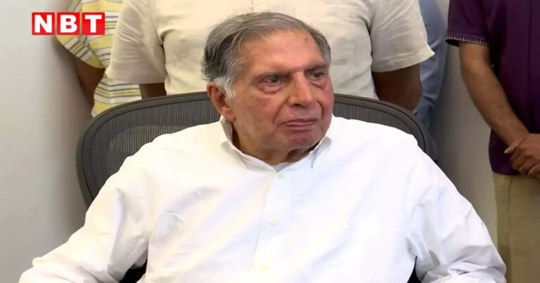 Ratan Tata is in a critical condition in a Mumbai hospital admitted in ICU say Reuters sources: रतन टाटा की हालत गंभीर, आईसीयू में भर्ती: रिपोर्ट