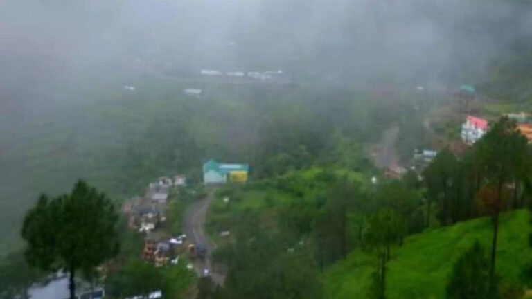 Uttarakhand Weather: दिन में धूप और रात में कड़ाके की ठंड, उत्तराखंड मौसम का हाल – cold starts in uttarakhand snowfall on mountains