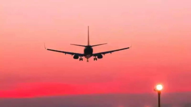 Delhi Flight Human Bomb,फ्लाइट में ‘मानव बम’ है… दिल्ली एयरपोर्ट पर महिला यात्री को लेकर आई धमकी भरी कॉल – delhi airport gets threat call about human bomb on flight from mumbai