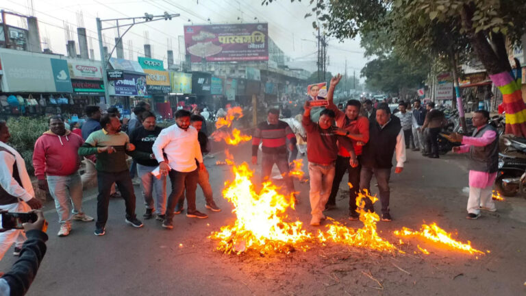 BJP अब कांग्रेस से डरने लगी है… 14 कांग्रेसियों के खिलाफ दर्ज हुआ मामला, गरमाई एमपी की सियासत – case has been filed against 14 congress workers for burning effigy of home minister amit shah in neemuch madhya pradesh