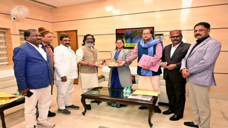 Jharkhand Cabinet: झारखंड के सरकारी कर्मचारियों को नववर्ष का तोहफा, महंगाई भत्ते में तीन प्रतिशत की बढ़ोतरी – jharkhand governments big announcement 3 increase in dearness allowance for government employees benefits from july