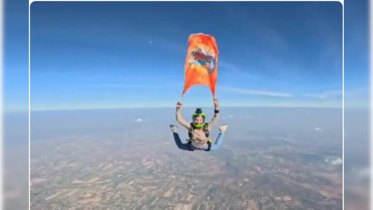 13000 फीट पर लहराया महाकुंभ ध्वज, अनामिका शर्मा ने बैंकॉक में बनाया कीर्तिमान – News18 हिंदी