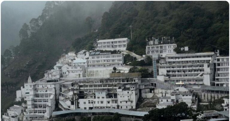 वैष्णो देवी मंदिर में बढ़ी भक्तों की मुसीबत, लगातार 7 दिनों से कटरा बंद, नहीं थम रहा रोपवे प्रोजेक्ट का विरोध