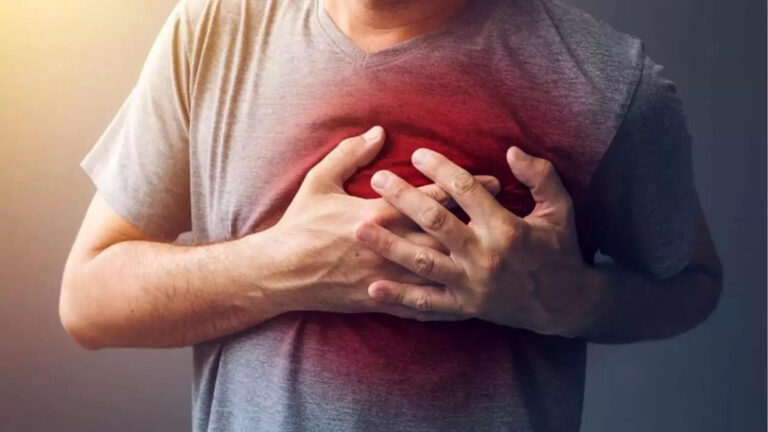 Student Heart Attack,हे भगवान! थीम पार्क में 14 साल के छात्र के सीने में उठा दर्द, जमीन पर गिरा और चंद सेकंड में हो गई मौत – maharashtra 14 year student died of heart attack in raigarh