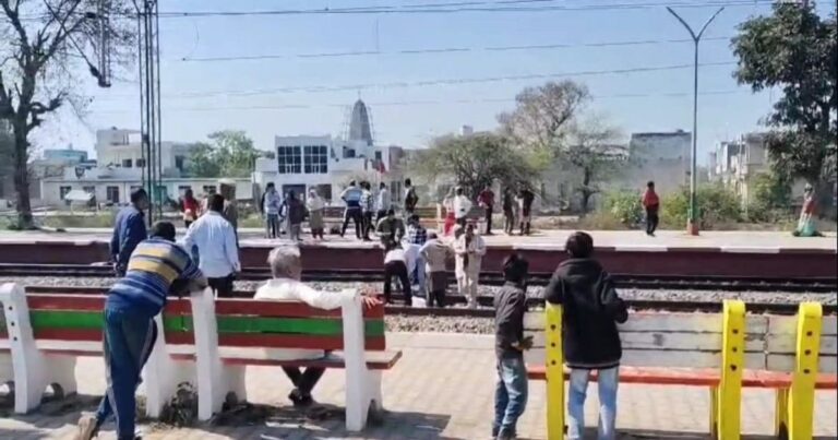 रेलवे ट्रैक पर मिली युवती की कटी हुई कलाई, लिखा था- ‘मैं आ रही हूं आपके पास’, GRP इंस्पेक्टर भी रह गए सन्न