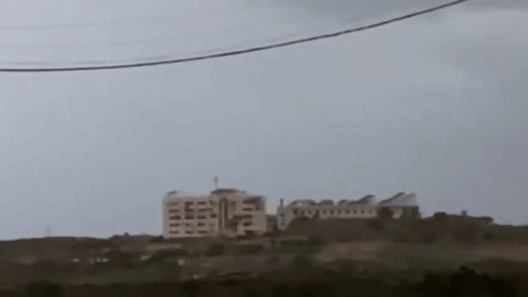 Gaza Cancer Hospital Attack,इजरायली हमले में धुआं-धुआं हुआ गाजा का एकमात्र कैंसर अस्पताल, देखें बम गिरने का भयानक वीडियो – watch video israel blows up gaza cancer hospital in massive blast