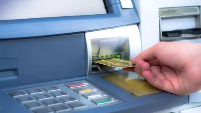 Atm Withdrawal Limit,अब ज्यादा पैसे वसूलेगा ATM, 1 मई से फ्री लिमिट के बाद एक्स्ट्रा चार्ज लगेगा – rbi hikes atm withdrawal fees higher charges from may 1 see details