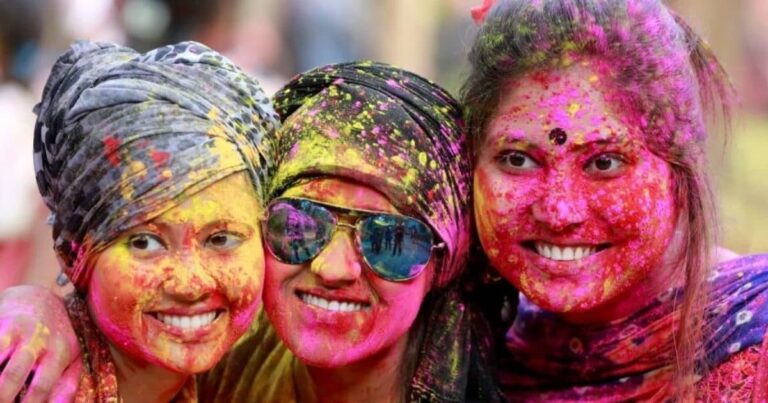 Happy Holi 2025 LIVE: होली पर रंग लगाएं संभलकर, दिल्ली से बिहार तक पुलिस की कड़ी नजर, जुमे की नमाज का बदला टाइम