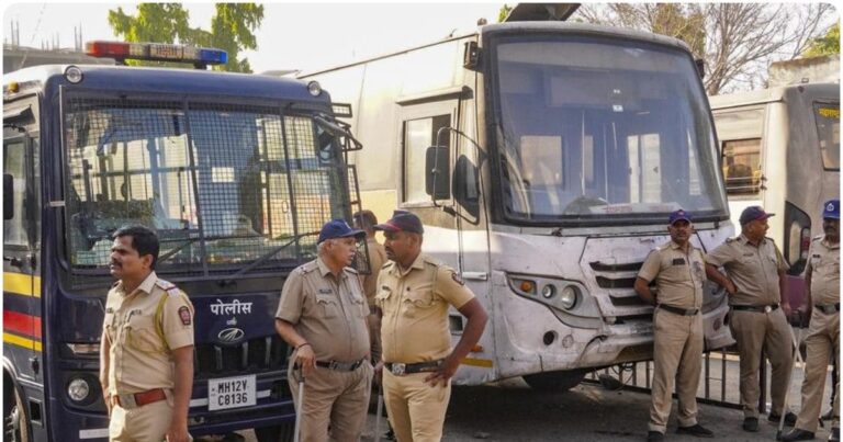 Pune Bus Rape Case: पीड़िता के वकील ने फिर खटखटाया कोर्ट का दरवाजा, जानिए इसके पीछे की वजह