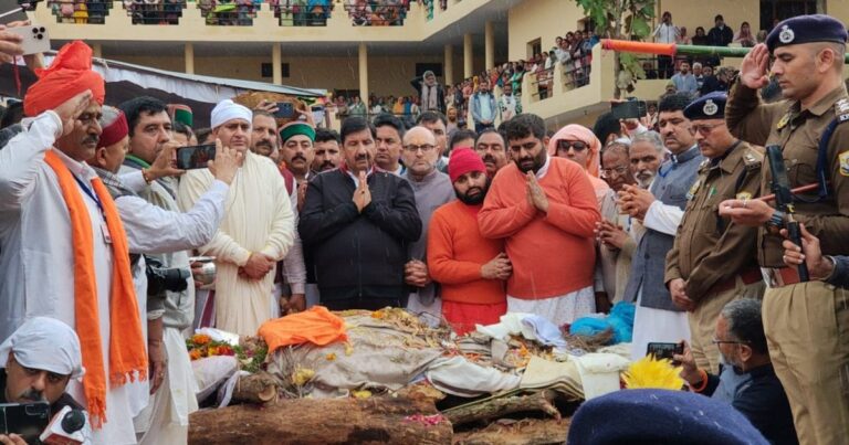कौन थे श्रीश्री 1008 वेदान्ताचार्य स्वामी सुग्रीवानंद जी महाराज, जिन्होंने 98 साल की उम्र में ली अंतिम सांस, नम आंखों से लोगों ने दी विदाई