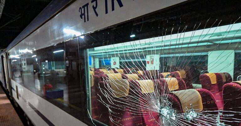 पिछले 2 साल में ट्रेनों पर पथराव के 7,900 से ज्यादा मामले, रेलवे को करीब 6 करोड़ की लगी चपत