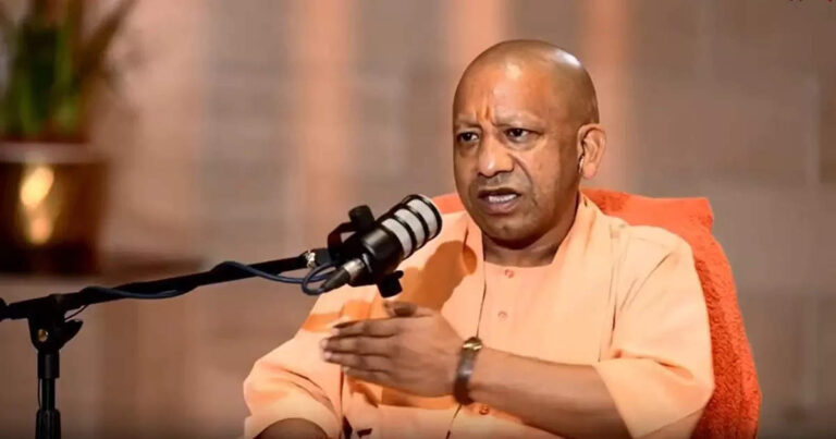ठीक तो बाेला… नमाज पढ़ने के नाम पर आप घंटों सड़क जाम करेंगे? हिंदुओं से सीखें अनुशासन: सीएम योगी आदित्यनाथ