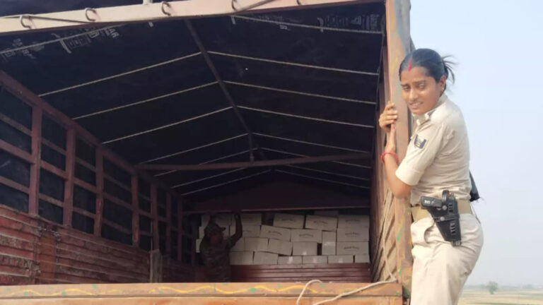 ट्रक में छिपाकर राजस्थान से बिहार लाई जा रही थी विदेशी शराब