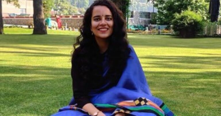 10वीं में 93.5%, DU से ग्रेजुएशन, UPSC में 9वीं रैंक लाकर बनीं IAS Officer, अब संभाल रहीं ये पद