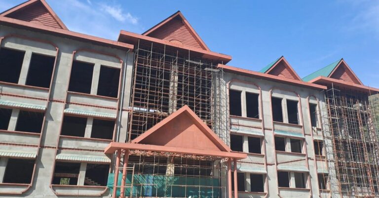 अधर में लटका था स्टील फ्रेब्रिकेटिड स्ट्रक्चर, सुक्खू सरकार ने दिए 3 करोड़ रुपये, अब 7 माह में बनकर तैयार होगी मंडी कॉलेज की बिल्डिंग
