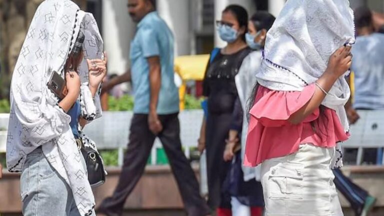Weather Today: दिल्ली से गुजरात तक लू का अलर्ट, UP में बेमौसम बारिश, जानें आपके यहां कैसा रहेगा मौसम? | Weather Forecast India today 17 april aaj Ka Mausam Kaisa Rahega Heatwave Rain Alert IMD Delhi