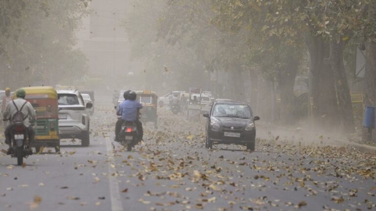 Weather: दिल्ली में छाए रहेंगे बादल, कश्मीर में बारिश का अलर्ट, राजस्थान में हीटवेव, आपके यहां कैसा रहेगा मौसम | Weather Forecast India today 21 april aaj Ka Mausam Kaisa Rahega IMD Heat Wave Alert Delhi Deatils