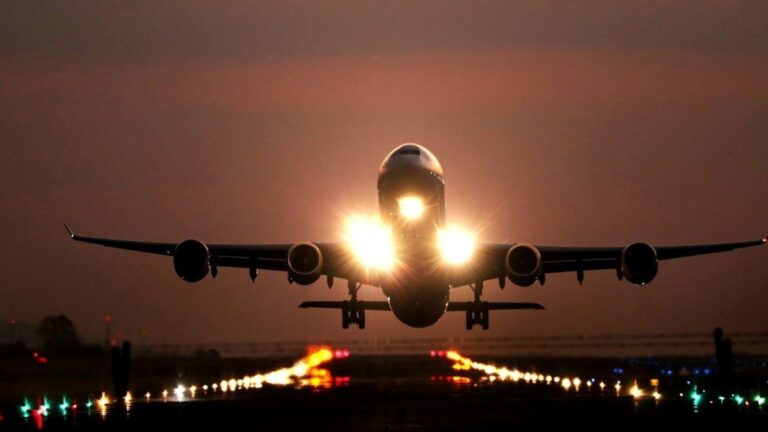 DGCA News: पाकिस्तान ने एयरस्पेस बंद किया, DGCA ने दिया यात्रियों के लिए एयरलाइनों को विशेष सुविधा के निर्देश | DGCA News DGCA asks airlines to take extra precautions for passengers