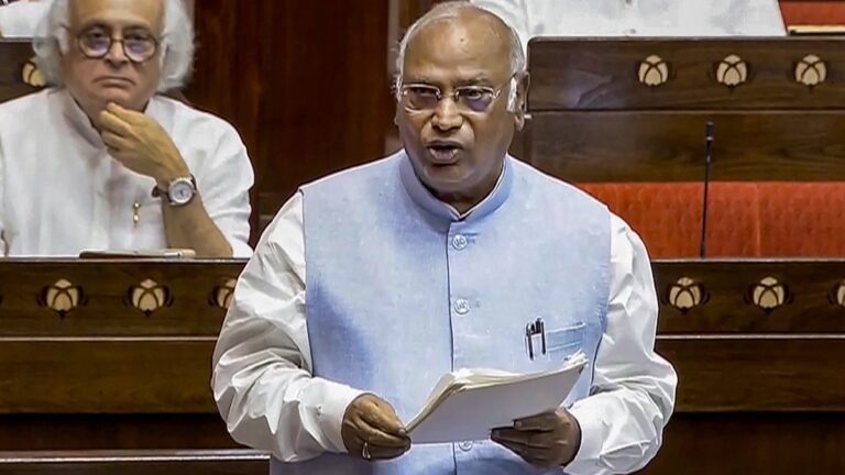 ‘मोदी सरकार अंबेडकर को सिर्फ दिखावा करती है, BJP-RSS उनके दुश्मन’, खड़गे ने साधा निशाना, कह डाली बड़ी बात | Mallikarjun Kharge says Modi govt only pays lip service to Ambedkar, BJP-RSS his enemies