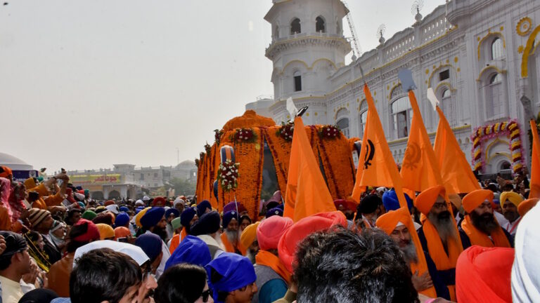 बेसाखी पर्व पर पाकिस्तान ने 50 साल में पहली बार दिखाया बड़ा दिल, भारतीय सिख श्रद्धालुओं को दोगुना वीजा जारी | Pak govt for first time in 50 years issues additional visas to Indian Sikh pilgrims for Baisakhi