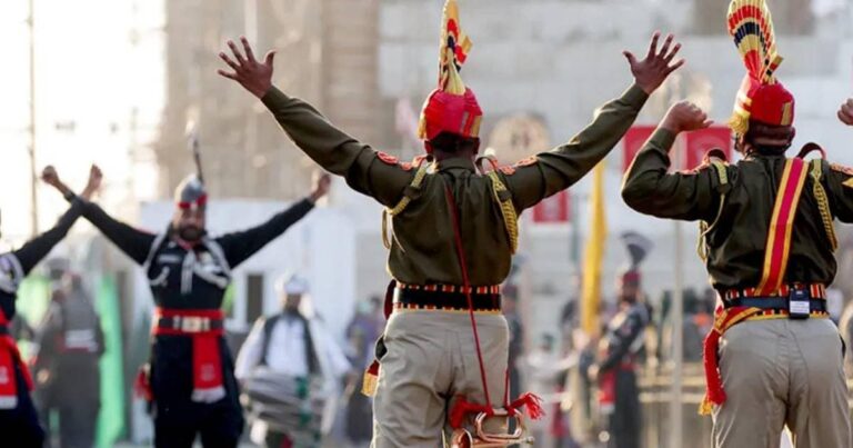 बीटिंग रिट्रीट समारोह: अटारी-वाघा, हुसैनीवाला, सादकी सीमा पर फिर शुरू
