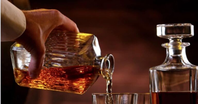 Black Label Whisky: दिल्ली में ₹3310, मुंबई में ₹4200 और बेंगलुरू में ₹5200, कहां है वन नेशन वन टैक्स?