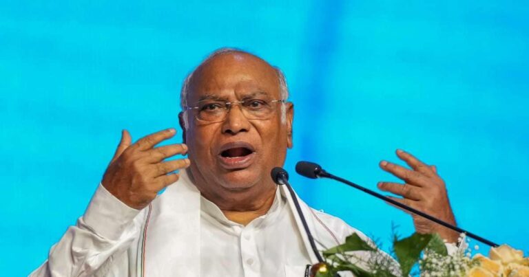 मल्लिकार्जुन खरगे ने आरक्षण सीमा बढ़ाने और जल्द से जल्द जाति जनगणना की मांग की.