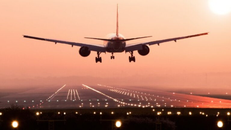 Emergency Landing: मॉस्को जा रहे विमान की दिल्ली एयरपोर्ट पर इमरजेंसी लैंडिंग क्यों? सवार थे 425 यात्री | Bangkok to Moscow Aeroflot flight emergency landing at Delhi airport