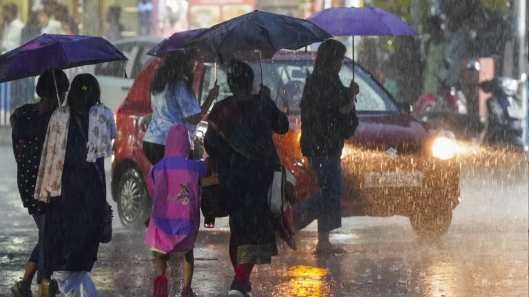 Aaj Ka Mausam: दिल्ली-NCR समेत कई राज्यों में आंधी-बारिश का अलर्ट, जम्मू कश्मीर में भूस्खलन | Aaj Ka Mausam: Alert of storm and rain in many states including Delhi-NCR, landslide in Jammu and Kashmir