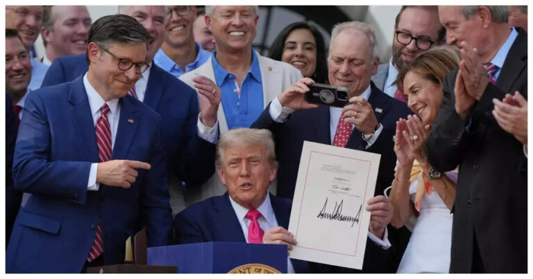 Donald Trump Sign One Big Beautiful Bill,अमेरिका के लिए सबसे बेस्ट बर्थडे गिफ्ट… ट्रंप ने 4 जुलाई के जश्न के दौरान ‘वन बिग ब्यूटीफुल बिल’ पर किया साइन, जानें क्या बदलेगा – donald trump sign on big beautiful bill act at white house july 4 celebration says best birthday gift for america