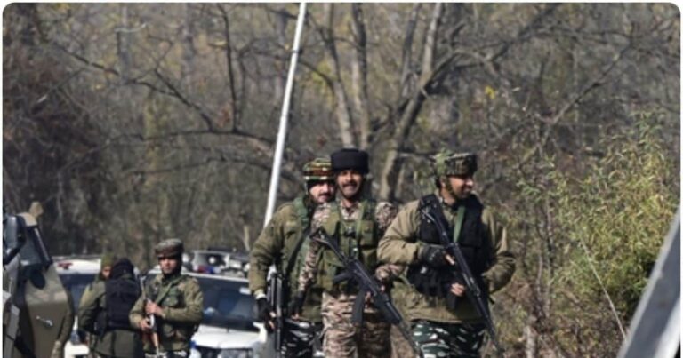 Kulgam Encounter: जम्मू-कश्मीर के कुलगाम में भारी मुठभेड़, एक आतंकी ढेर, सेना के दो जवान भी घायल