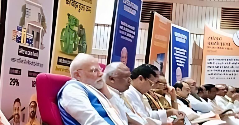 पीएम मोदी की सादगी की मिसाल, आम सांसद बनकर आखिरी कतार में बैठे, उपराष्ट्रपति चुनाव में वोटिंग की ली ट्रेनिंग