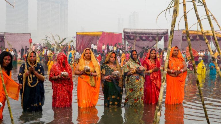 बिहार के लोगों को बड़ा तोहफा, इस राज्य में छठ महापर्व पर दो दिन की सरकारी छुट्टी का ऐलान | mamata banerjee announces 2 day holiday chhath puja west bengal hindi speaking community political strategy