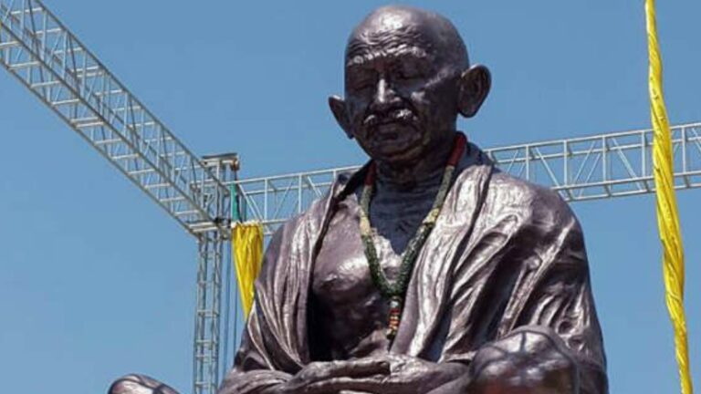 गांधी जयंती से पहले इस देश में गांधी जी की प्रतिमा के साथ तोड़फोड़, भारत ने जताया कड़ा विरोध | gandhi statue vandalised in london before Gandhi jayanti india strong protest