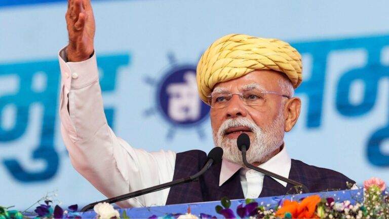 PM Modi ने मुंबई अंतरराष्ट्रीय क्रूज टर्मिनल का किया उद्घाटन, गुजरात में बड़े प्रोजेक्ट्स की शुरुआत | PM Modi Inaugurates Mumbai International Cruise Terminal Lays Foundation Crore Projects in Gujarat