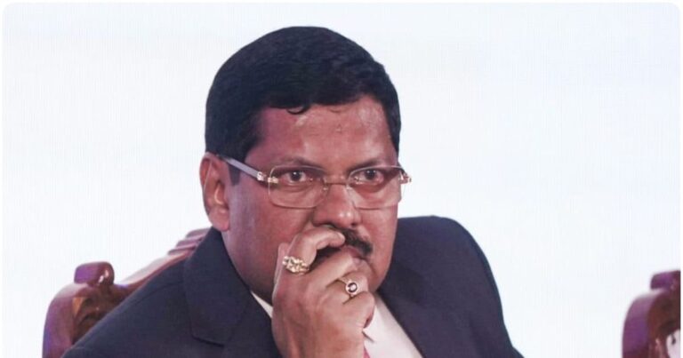 CJI बी आर गवई की कोर्ट में पेश हुए SG तुषार मेहता, बोले- दिवाली… जज ने झट से लगा दी डेट