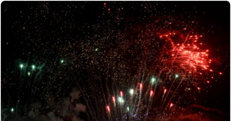 Diwali 2025: सबसे अधिक मुस्लिम आबादी वाले देश में भी मनाई जाती है दिवाली, कई मुल्कों में तो सरकारी छुट्टी भी