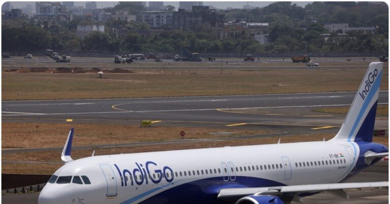 Indigo Flight Powerbank Fire: दिल्ली एयरपोर्ट पर इंडिगो फ्लाइट की ‘टैक्सिंग’ के दौरान हादसा, सीट के पीछे रखे पावर बैंक में लगी आग