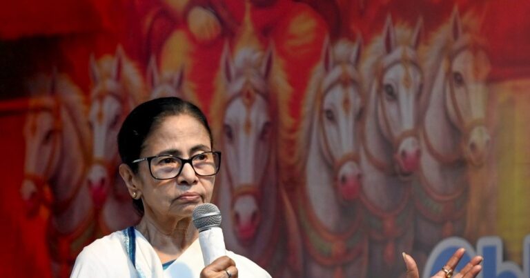 West Bengal SIR Election Commission Mamata Banerjee Govt Transfers 527 Officers In 24 Hours | 24 घंटे में 527 अफसरों का ताबड़तोड़ ट्रांसफर, SIR 2.0 से पहले ममता सरकार ने कर दिया ‘खेला’?