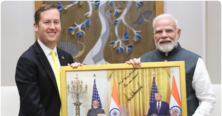 PM मोदी से मिले अमेरिकी राजदूत सर्जियो गोर, संग लाए खास तोहफा और डोनाल्ड ट्रंप का ‘पर्सनल’ मैसेज