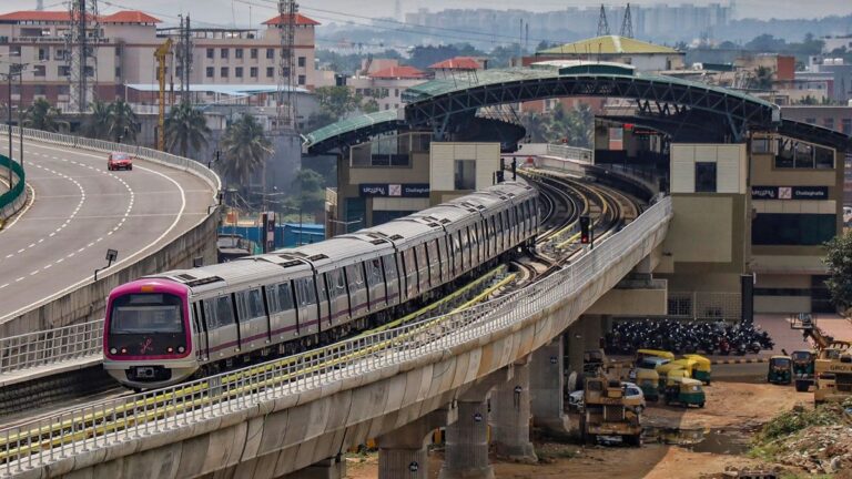 Bengaluru Metro: बेंगलुरु के लोगों का इंतजार हुआ खत्म, येलो लाइन को मिल गई पांचवी ट्रेन | Bengaluru Metro wait over for IT city Yellow Line gets its fifth train frequency will better hindi