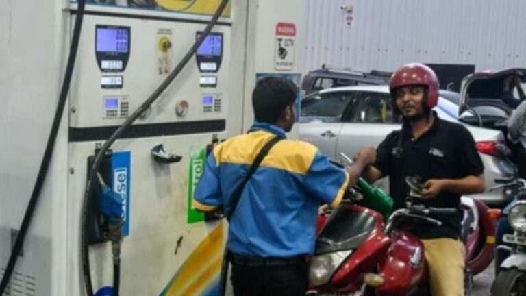 Petrol Diesel Price: घट गए पेट्रोल-डीजल के दाम! टंकी फुल कराने से पहले चेक करें अपने शहर के ताजा रेट | petrol diesel prices 3 oct 2025 latest fuel rates city wise delhi jaipur lucknow patna maharashtra