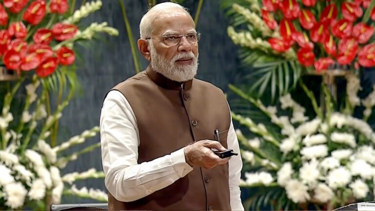 PM Modi: पीएम मोदी ने दिया किसानों को सौगात, 35,440 करोड़ की कृषि योजनाओं का पैकेज लॉन्च | PM Modi Launches ₹35,440 Crore Agriculture Schemes Farmers Welfare and Rural Economy news in hindi