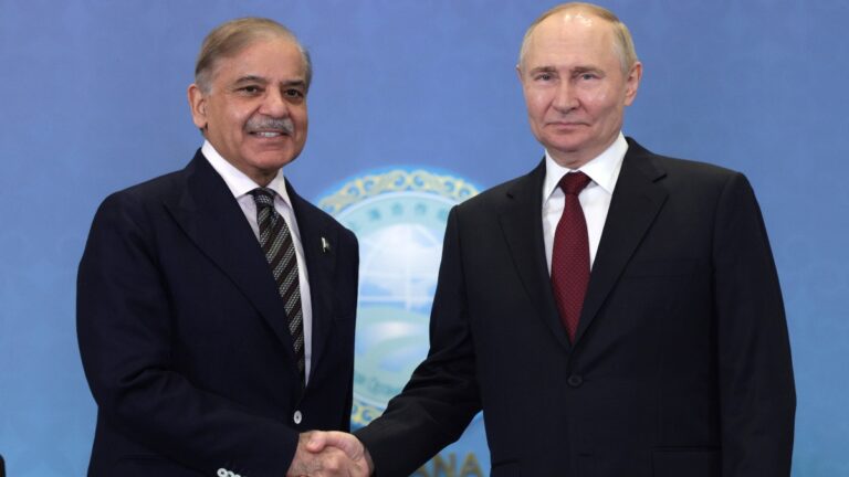 Russia Pak Defence Deal: इतिहास में कब-कब करीब आए रूस-पाकिस्तान? क्या डिफेंस डील से भारत को है खतरा? | Russia Pak Defence Deal: india-russia-defense-relations-vs-pakistan-ties-and-history