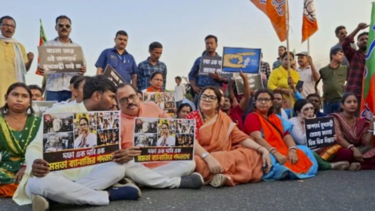 ‘आज रात ही एक फतवा जारी कर दें, ताकि कोई लड़की’, ममता बनर्जी के बयान पर भड़के दुर्गापुर पीड़िता के पिता | West Bengal: Durgapur victim’s father lashes out at Mamata Banerjee’s statement, says she should issue a fatwa tonight.