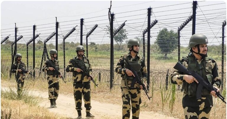 बॉर्डर पर पाकिस्तान कर रहा हथियारों की बारिश, BSF का बड़ा खुलासा – PAK ड्रोन भारतीय जमीन पर गिरा रहे ‘मौत’