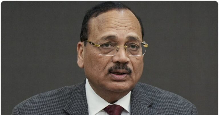 55 मिनट टहलने गया था, सुबह तक बेहाल रहा; दिल्ली की जहरीली हवा पर CJI सूर्यकांत का दर्द, सिब्बल भी बोल उठे