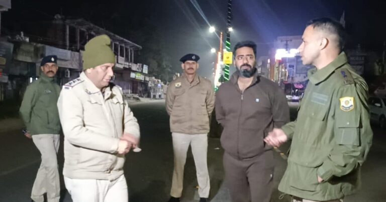 देर आए-दुरुरत आए!ऊना जिले में बिगड़ी कानून व्य़वस्था तो आधी रात को स़ड़कों पर उतरे डीसी और एसपी